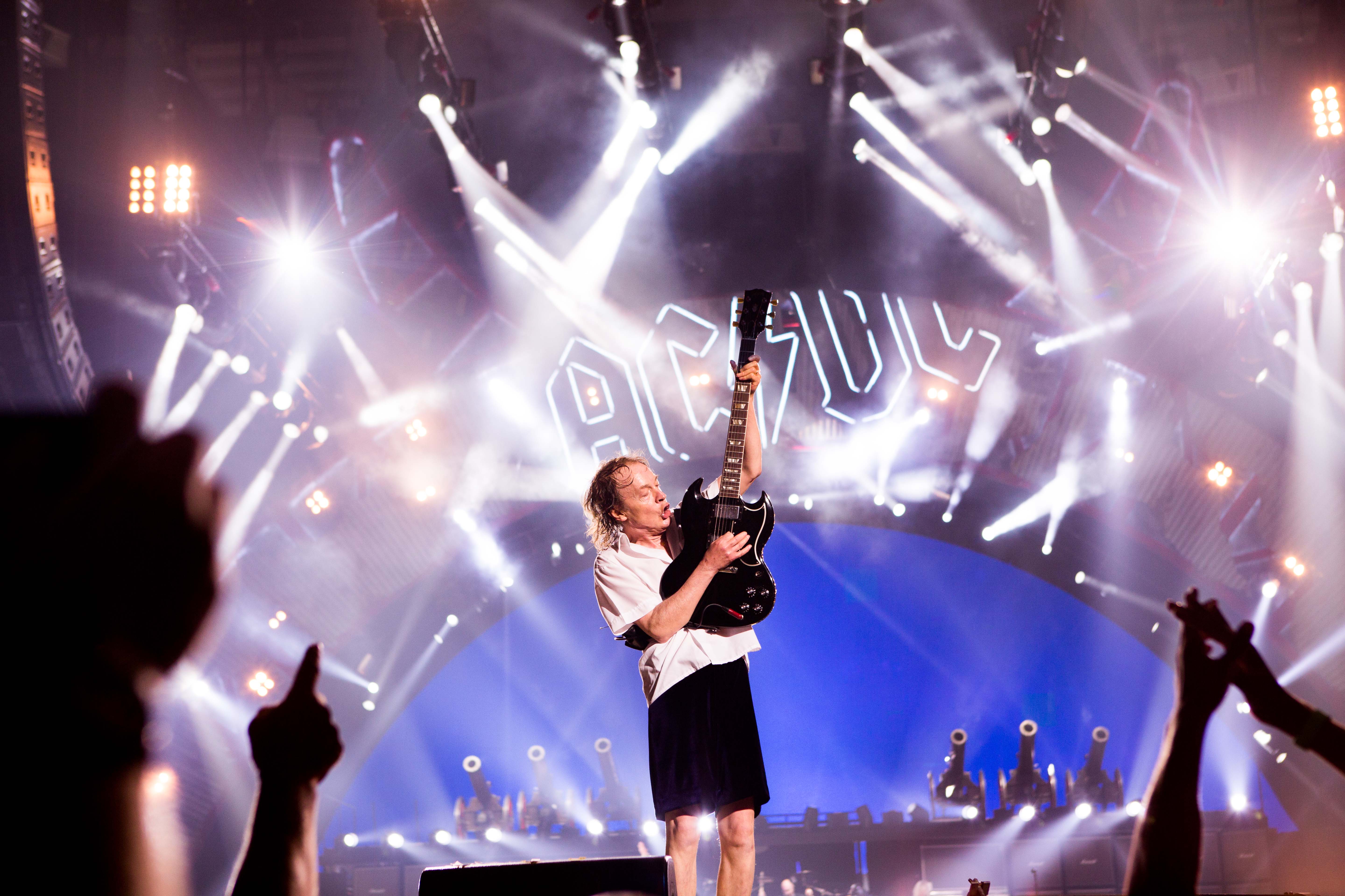 Ac/Dc Launches Official Fan Club – AVKIU